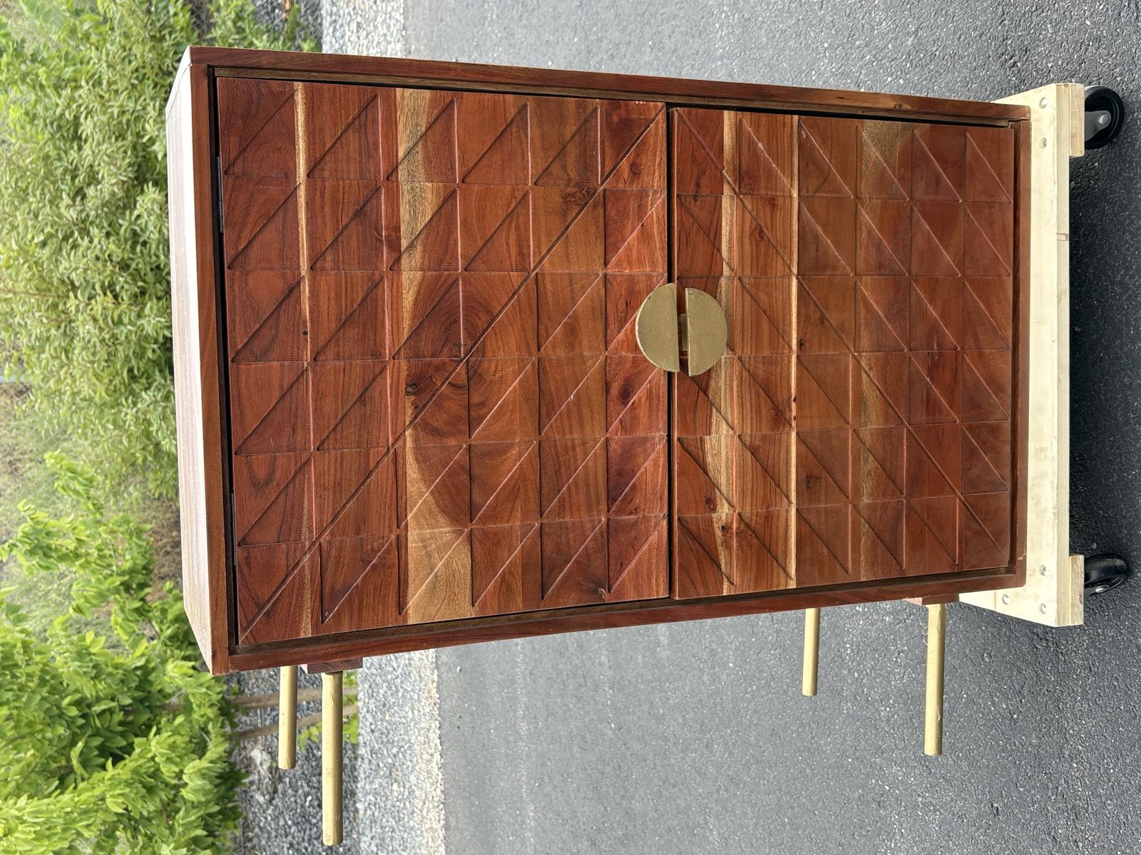 Beautiful solid wood sideboard credenza Mid century Modern styling MCM  Great for a flat screen TV 