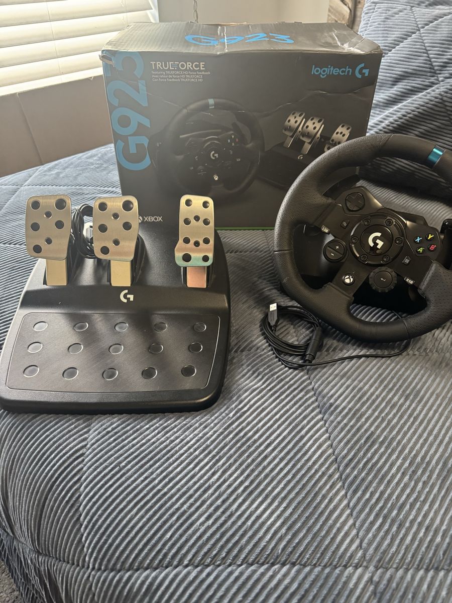 Logitec g923 Xbox racing steering wheel