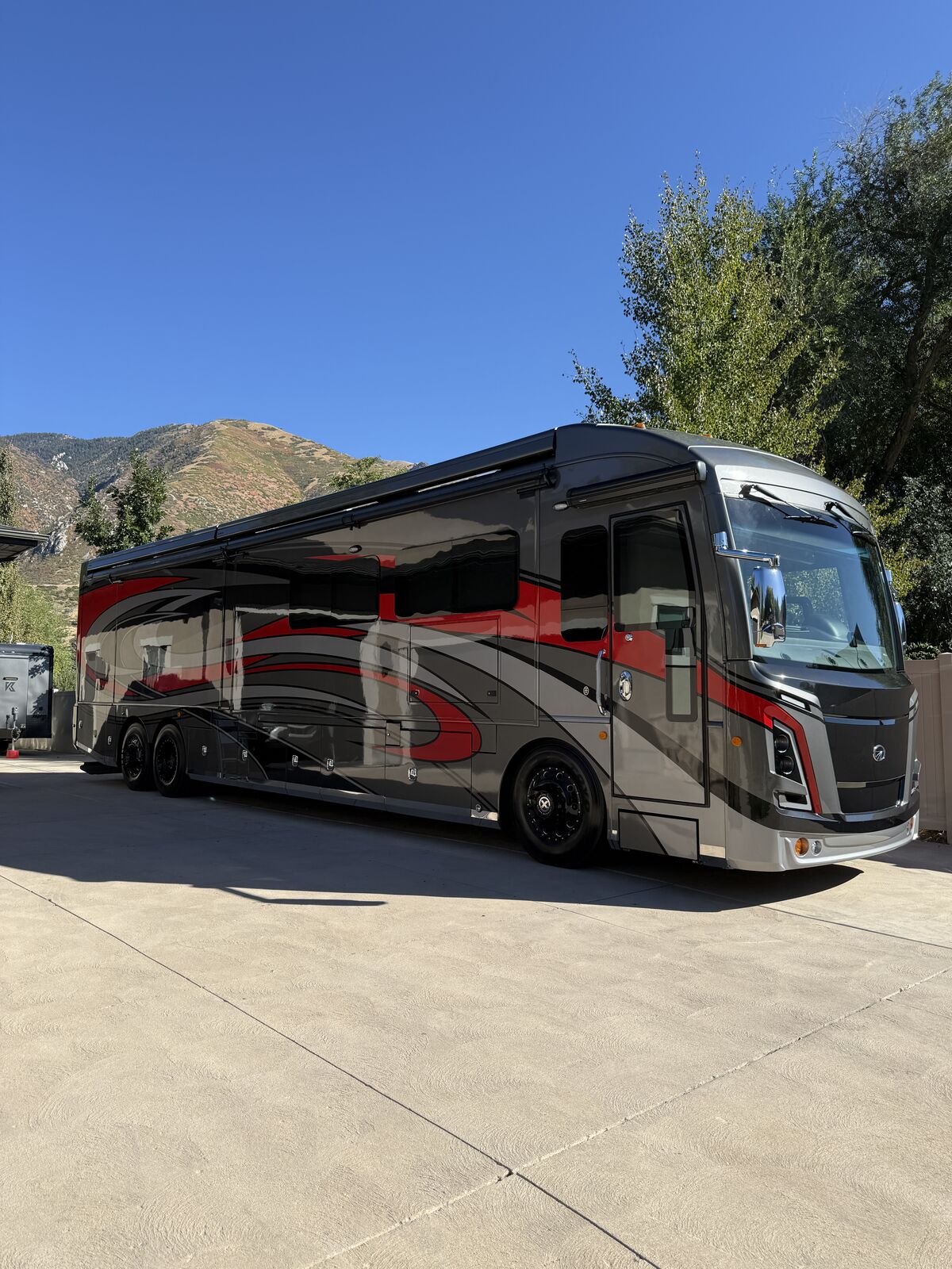 Rare 2019 Monaco Signature 44M - 44B Bunks