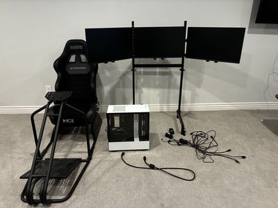 Triple monitor sim racing setup