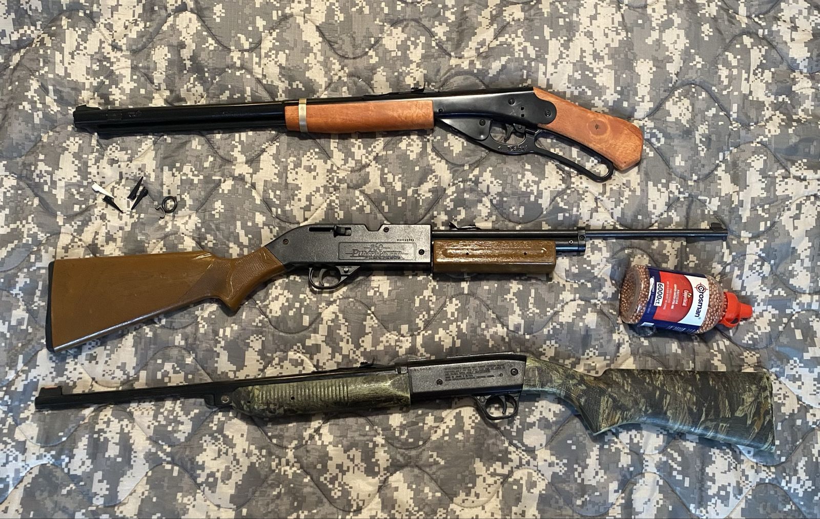 BB Gun lot — 760 PumpMaster — (custom) Daisy Red Ryder — Daisy 840 camo. + BBs and sight elevators.