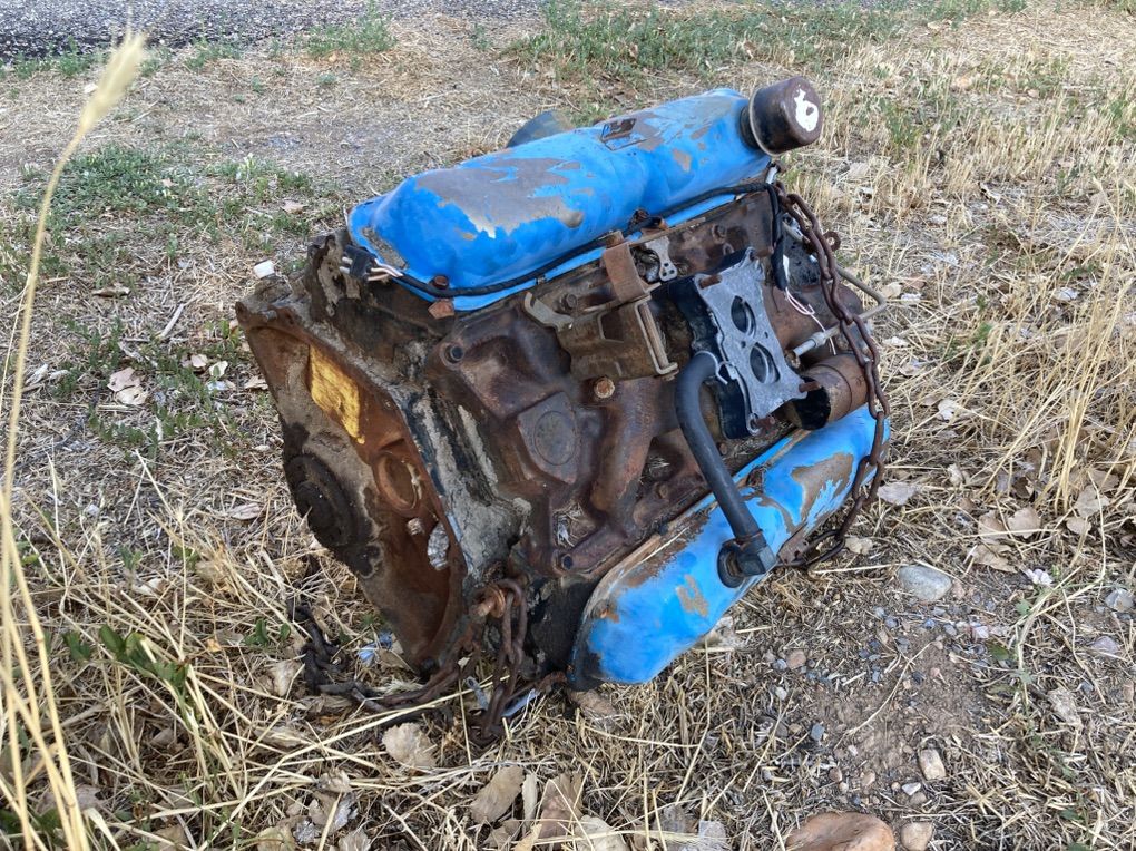 Old motor   I think its a Ford