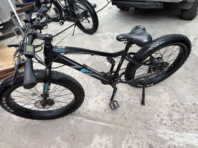 Mojo Pro wildcat fat tire E bike 500 w motor only 68 miles on it!
