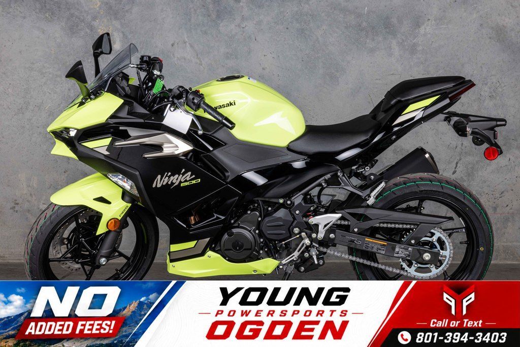 2026 Kawasaki Ninja® 500 ABS Metallic Yellowish Green/Ebony