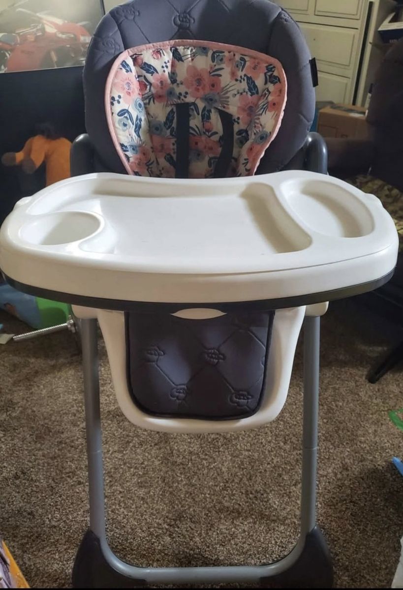 Baby Trend 3 in 1 highchair