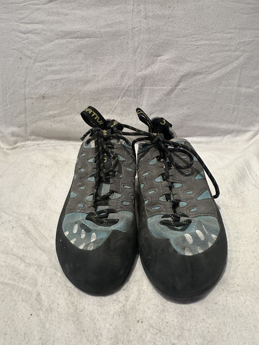 Lasportiva Tarantula Mens 8/Womens9 Climbing Shoe
