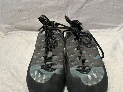 Lasportiva Tarantula Mens 8/Womens9 Climbing Shoe