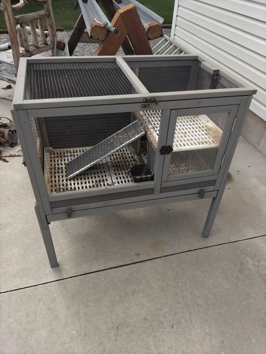 Rabbit/ small animal hutch