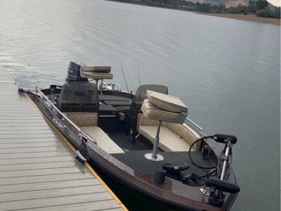 1984 champion bass boat
