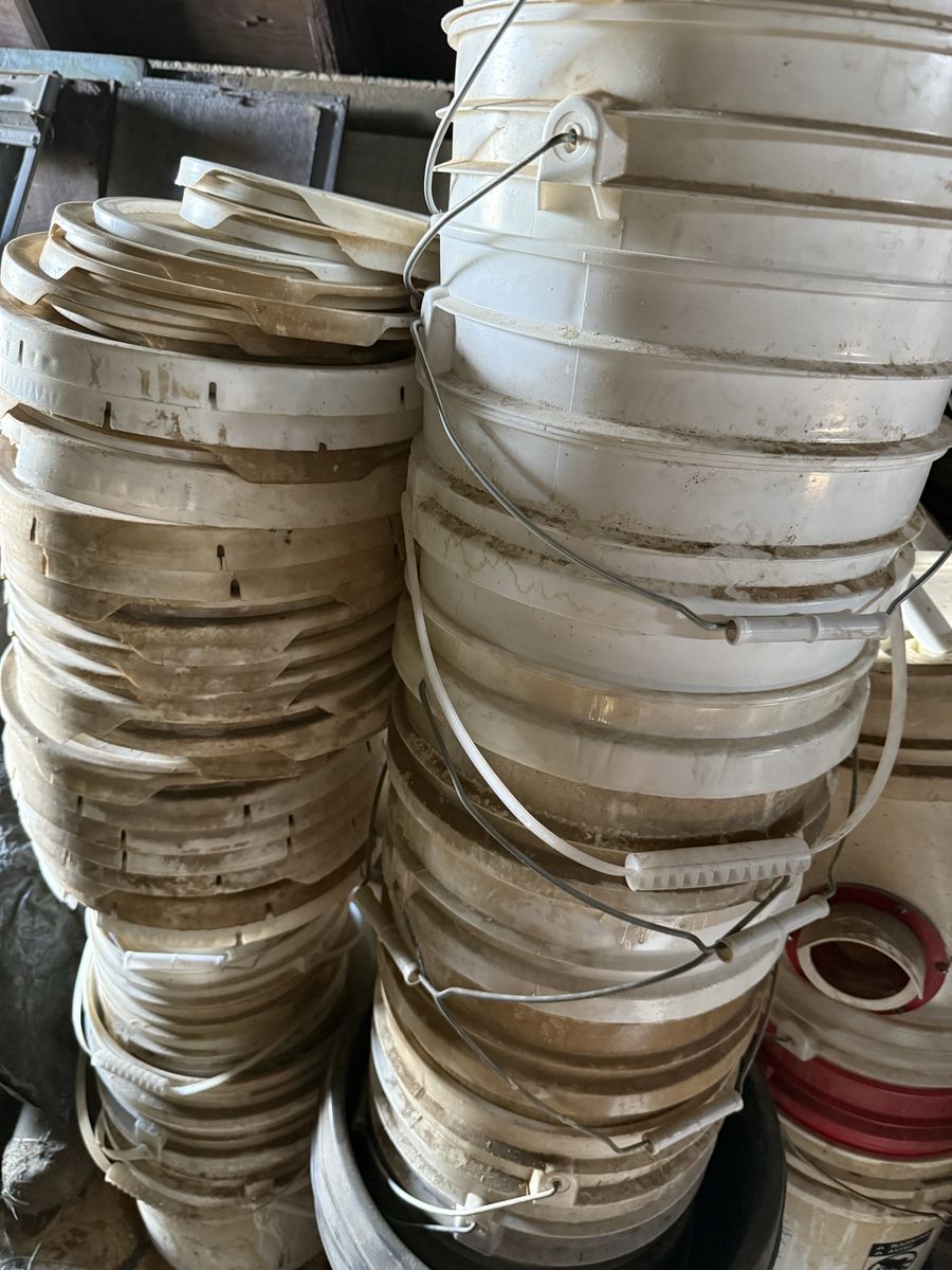 5 gallon, 3 gallon buckets and lids
