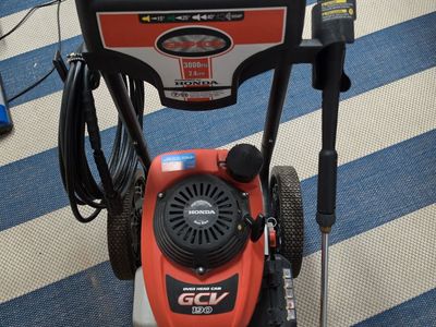 Simpson Gas Powered Pressure Washer with Honda motor