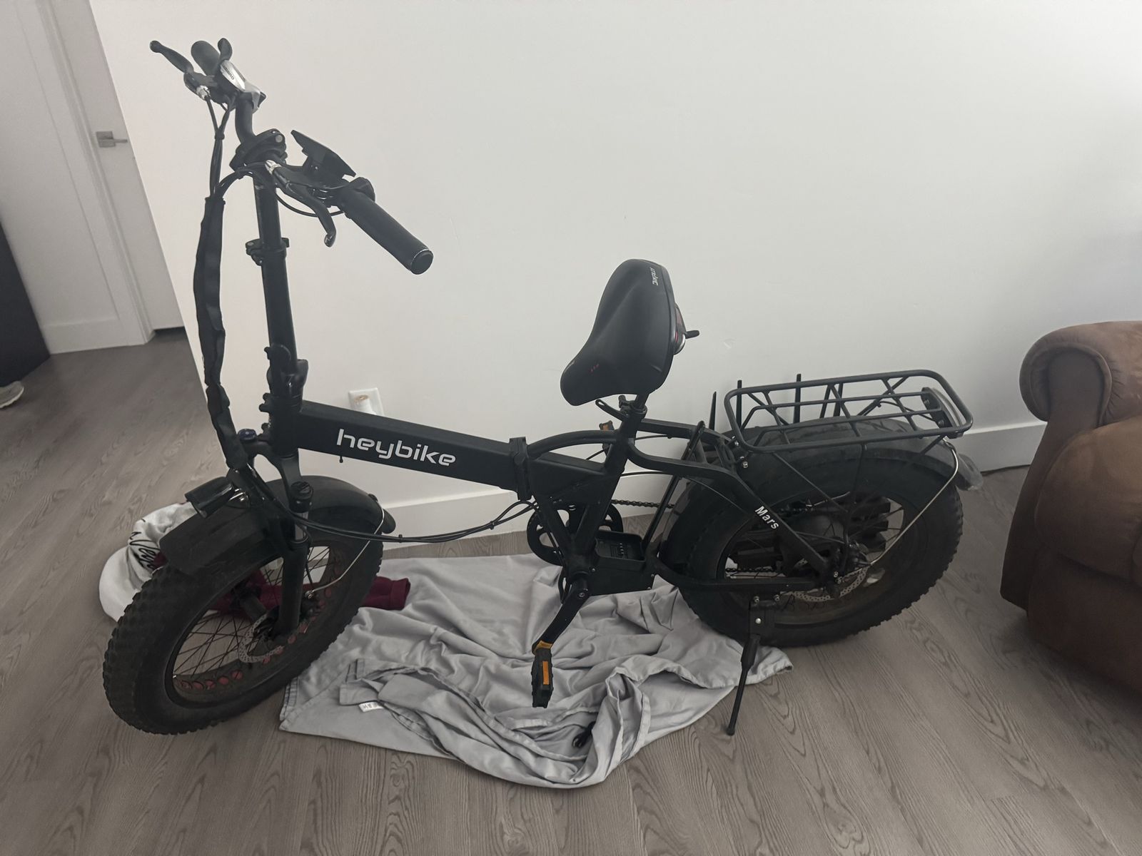 Heybike Mars Electric Folding Fat Tire E-Bike 7-Speed Shimano Gear Shifter