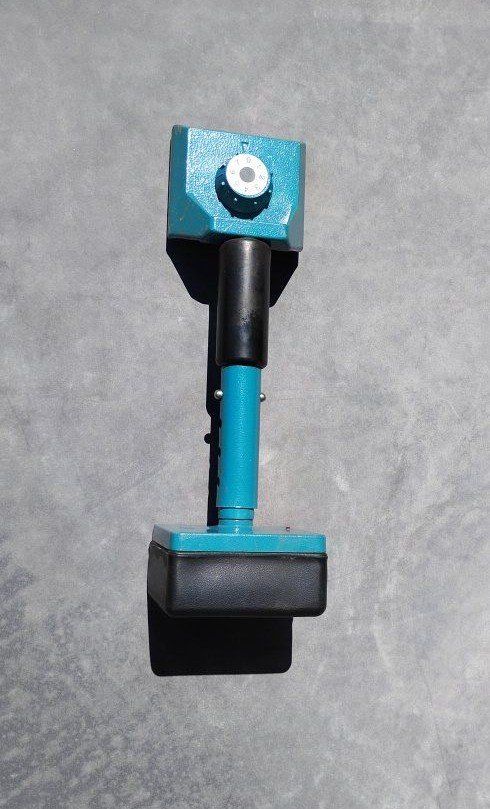 Carpet Knee Kicker Stretcher Adjustable Length, Dial Depth Setting