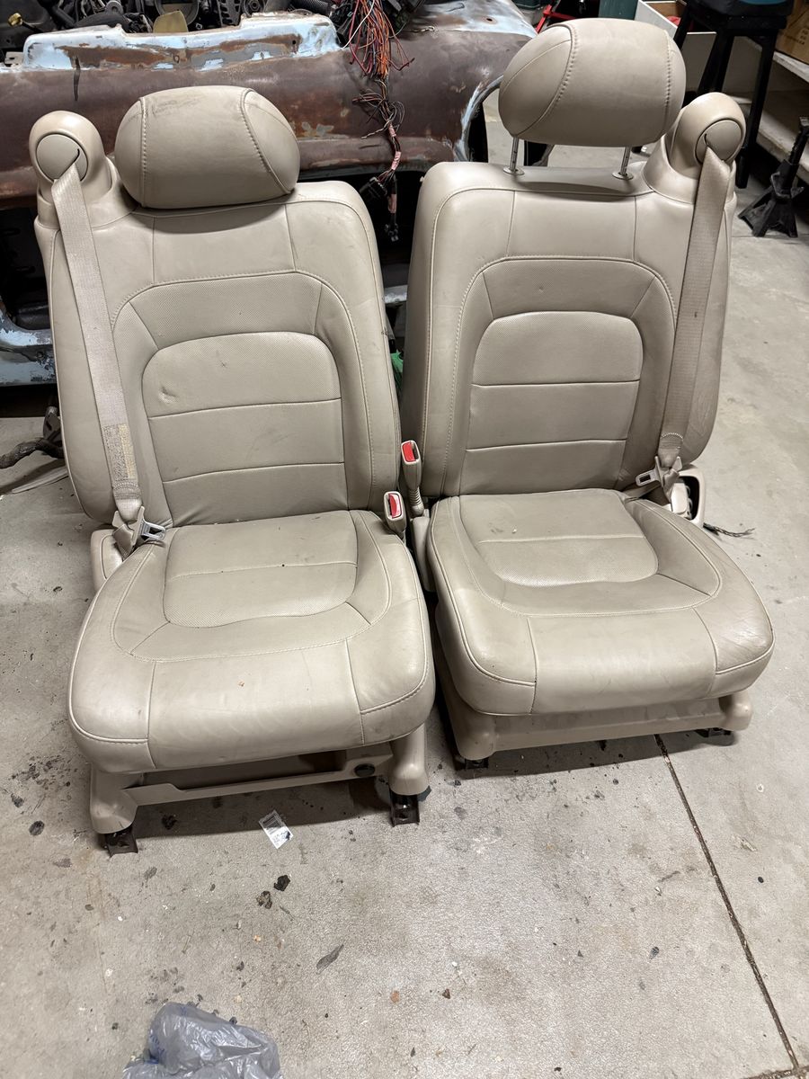 Cadillac Deville front seats