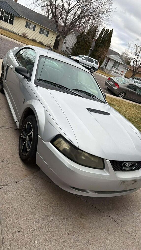2000 Ford Mustang