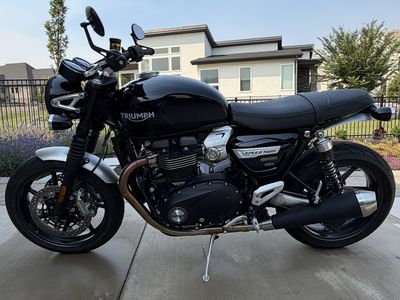 2020 Triumph Speed Twin 1200 - only 1,300 miles