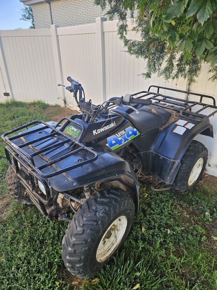 Kawasaki KLF 300C Bayou ATV, Black, Rough Condition, For Parts/Repair