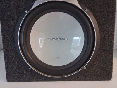 rockford fosgate sub with box and amp