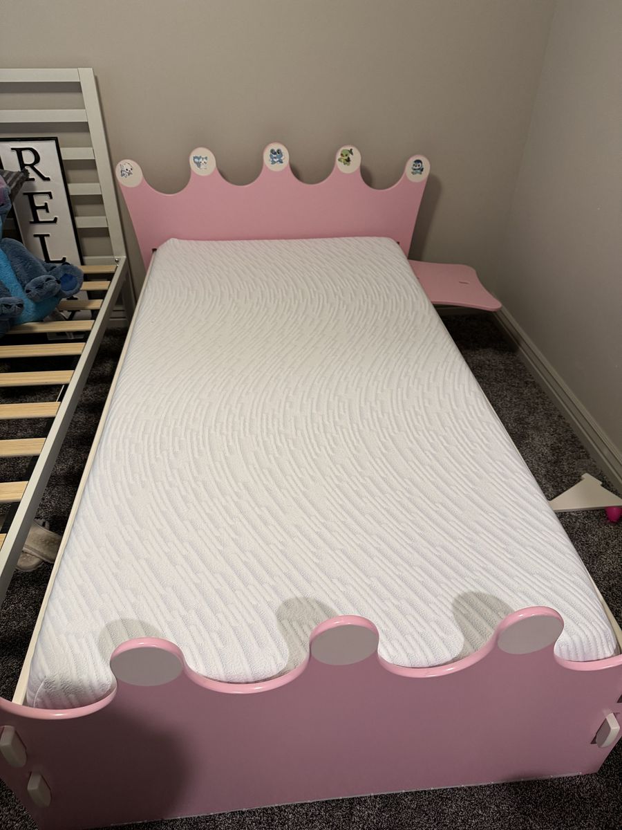Twin crown bed