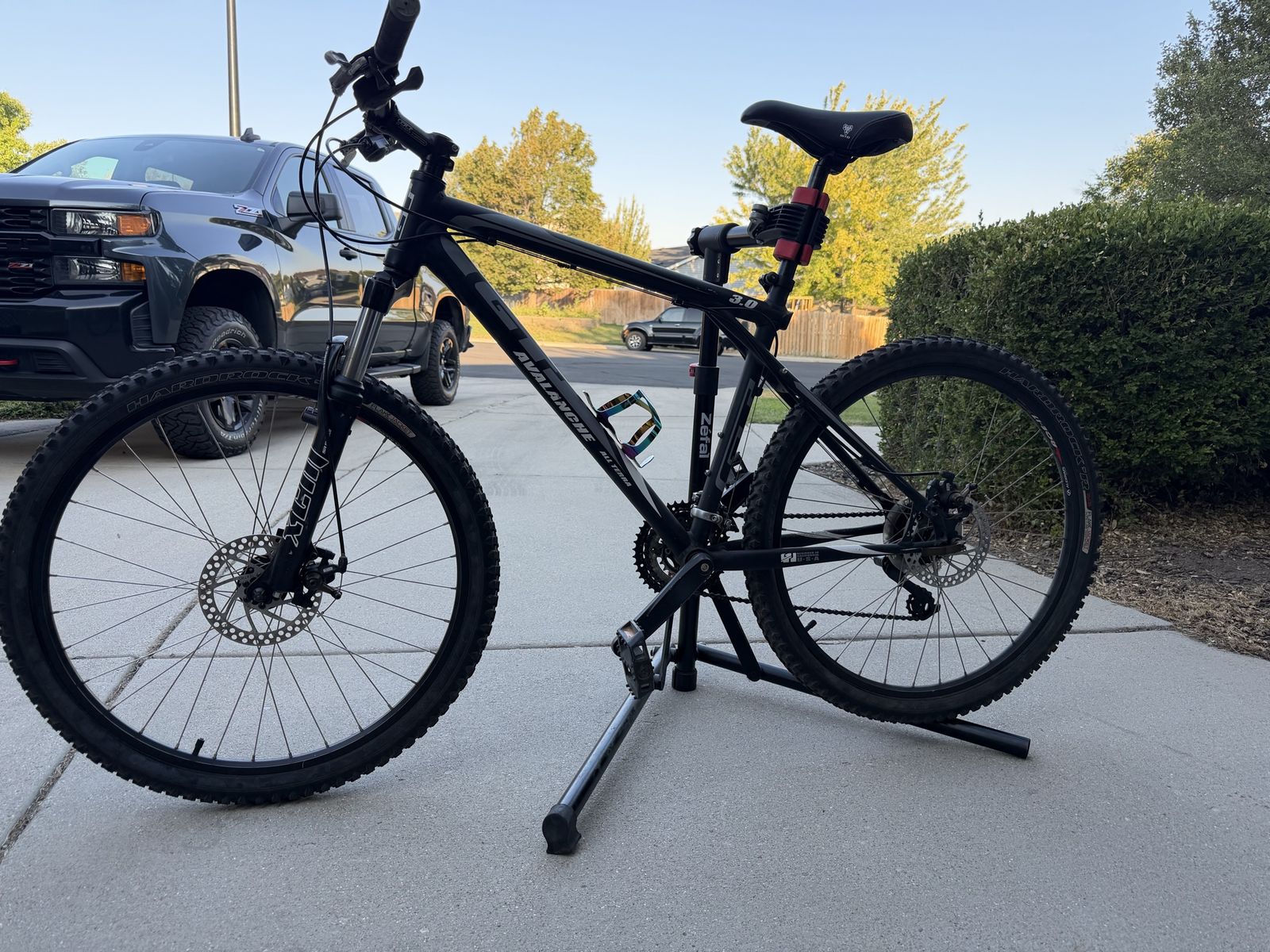 2011 GT Avalanche 3.0 Hardtail Mountain Bike - Black