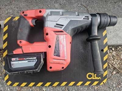 Milwaukee M18 FUEL 1-1/8" SDS Plus Rotary Hammer w/ HD12.0 Battery & M12/M18 Charger