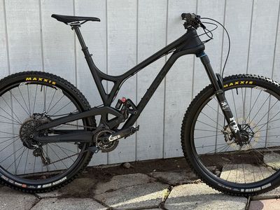 Evil Offering XL enduro/trail bike, almost new, LOADED!
