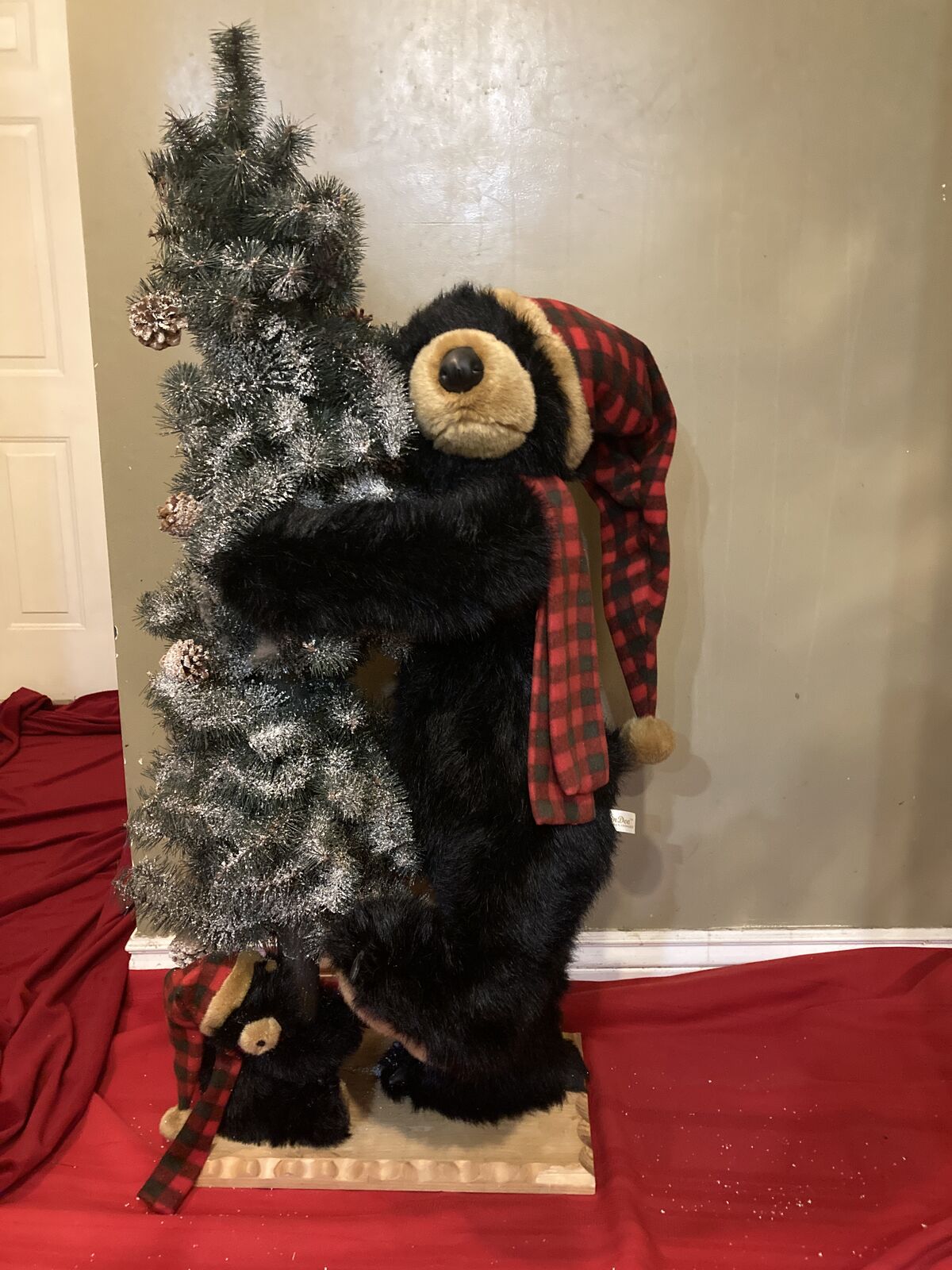 Vintage Dan Dee 48 Inch Black Bear & Cub Hugging Christmas Tree Hat/Scarf Like New Holiday Decor