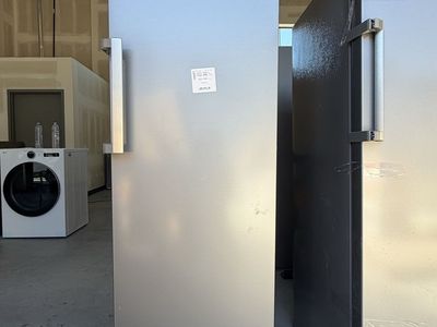 New S&D Hisense 10.1CuFt Upright Freezer