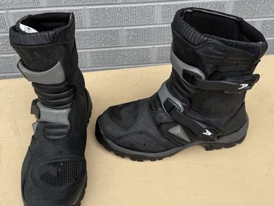 Motorcycle Boots; Size 40; Forma Adventure Low