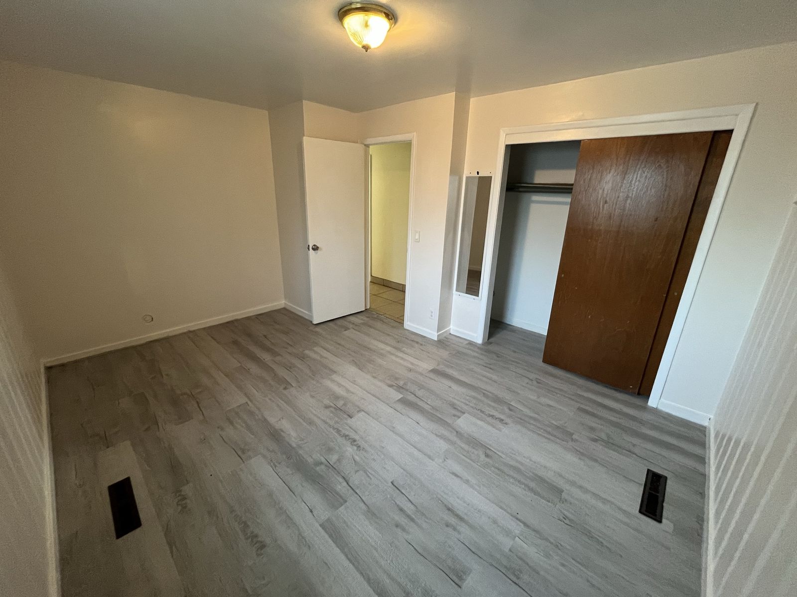 Main image 5