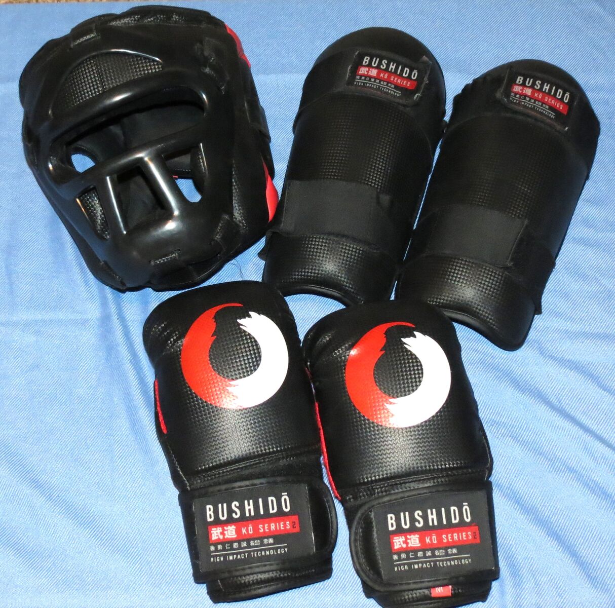 Bushido Sparring / Kickboxing Gear - Size M Helmet, Gloves, Shin Guards