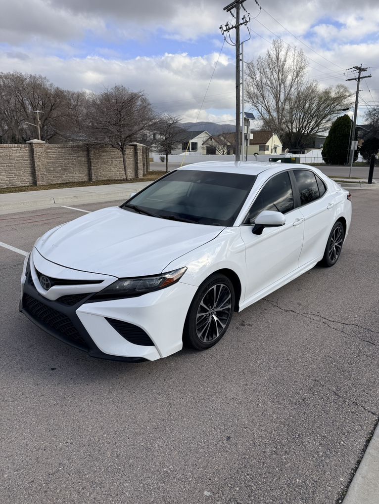 2020 Toyota Camry SE