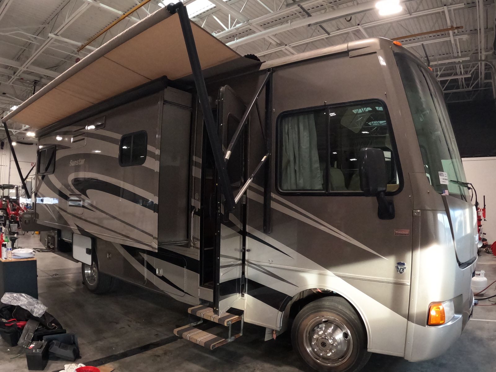 2014 Winnebago Sunstar 27N - triple slide