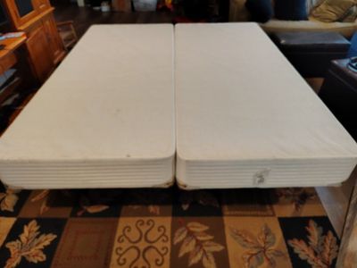 Simmons Split Cal King Box Spring Set - Used, Good Condition Foundation