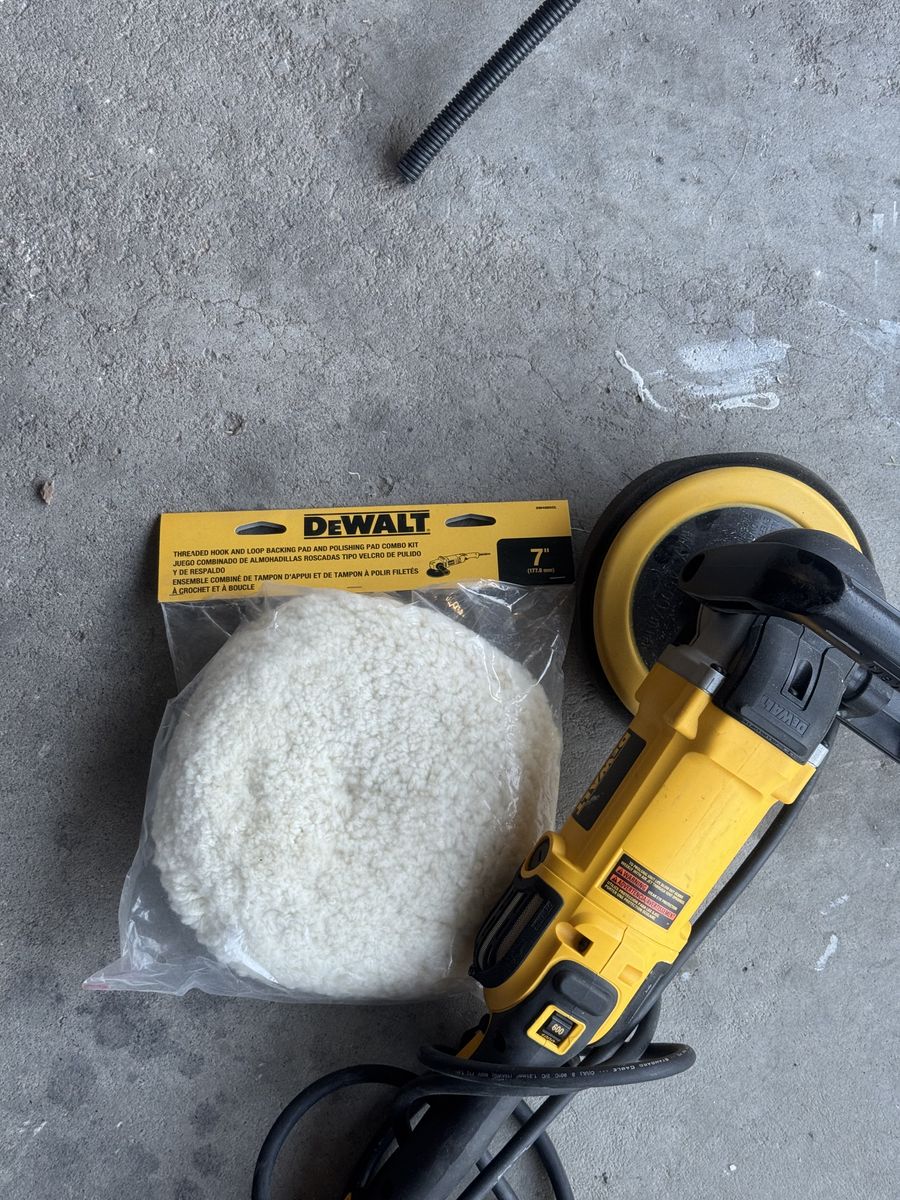 Like new DeWalt 7 inch polisher