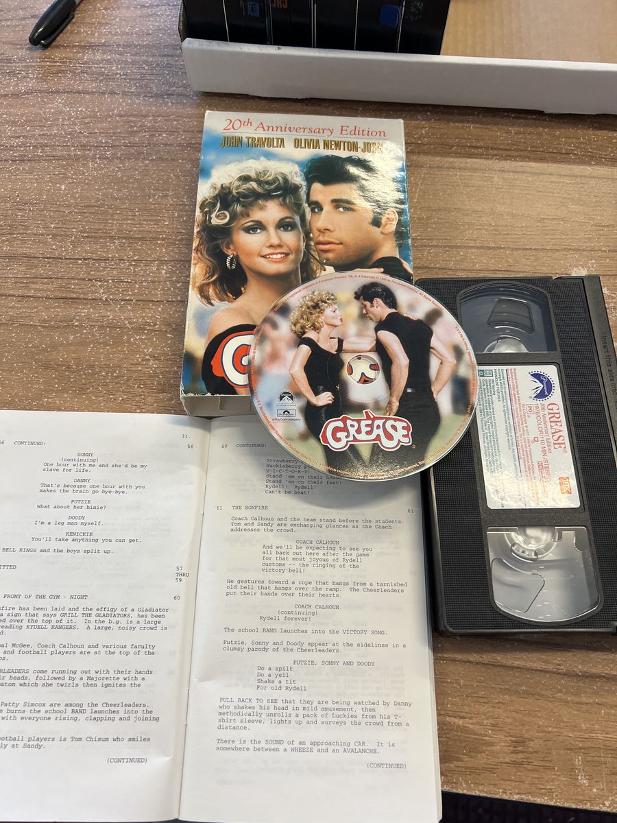 MOVIE - GREASE W/ SCRIPT BOOK
