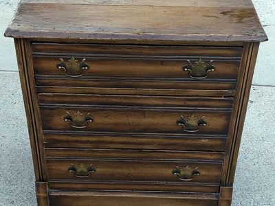 Dresser Antique Eastlake Small 3 Drawer