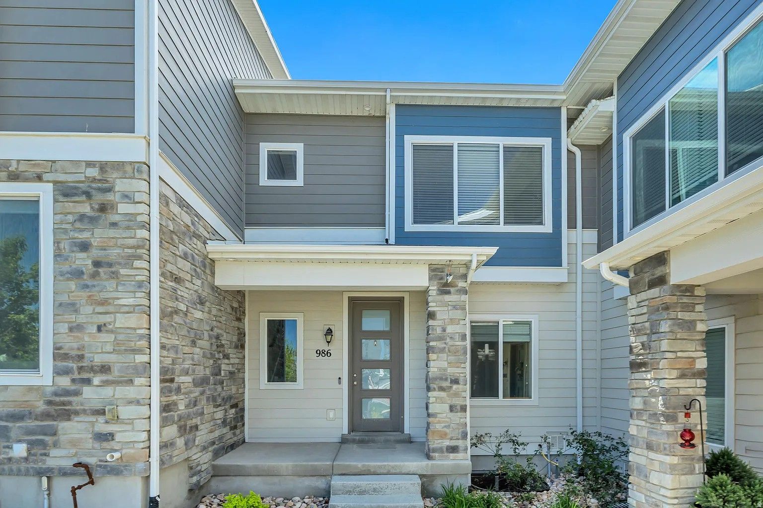 Townhome - Cyan Valley Way Bluffdale