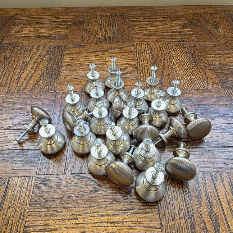 Cabinet knobs
