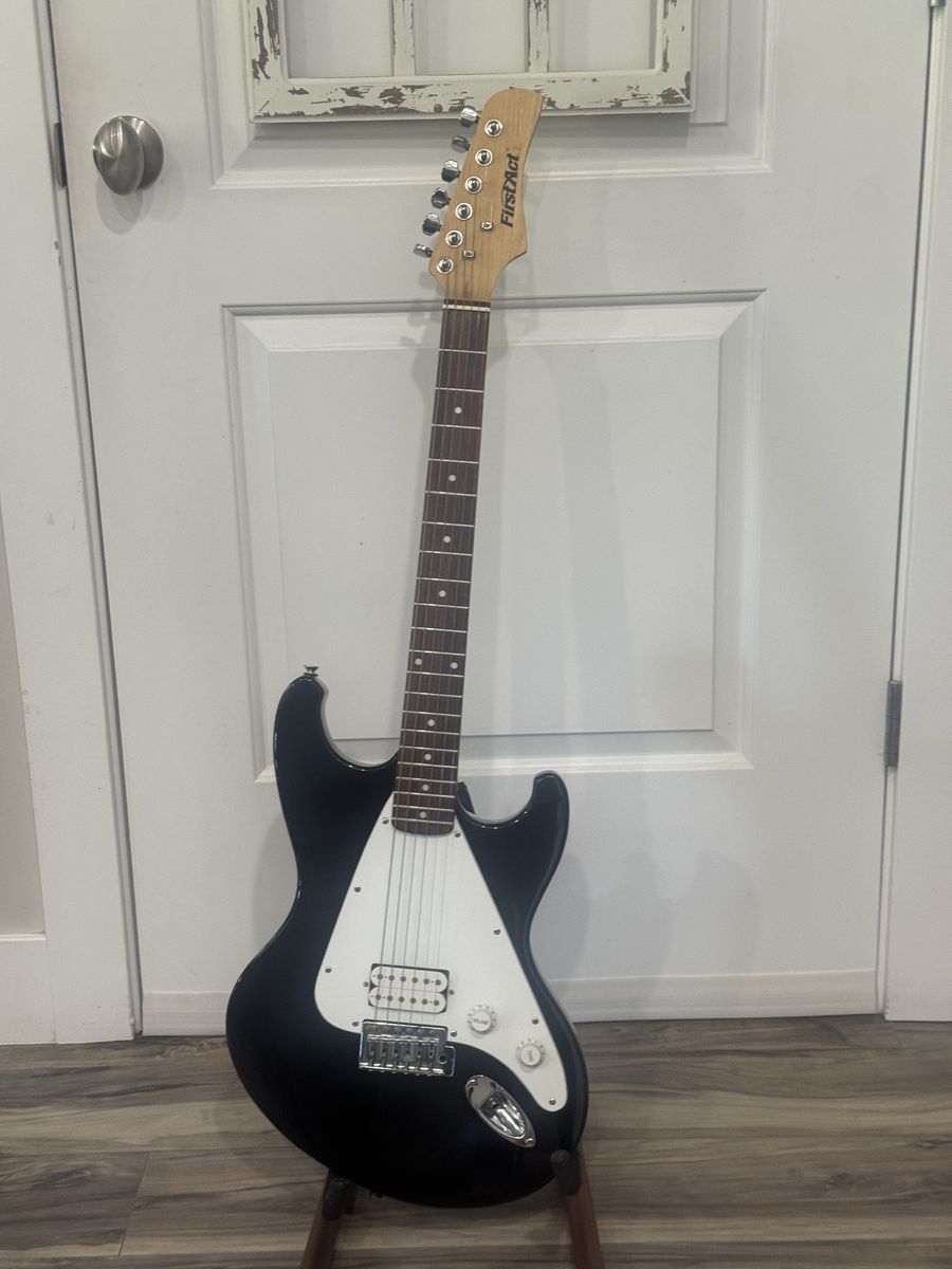 Stratacaster Style Electric Guitar
