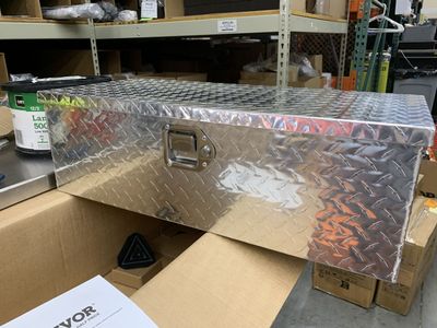 SKYSHALO Truck Tool Box in Aluminum, Heavy Duty with Side Handle and Lock Keys, in Diamond Plate