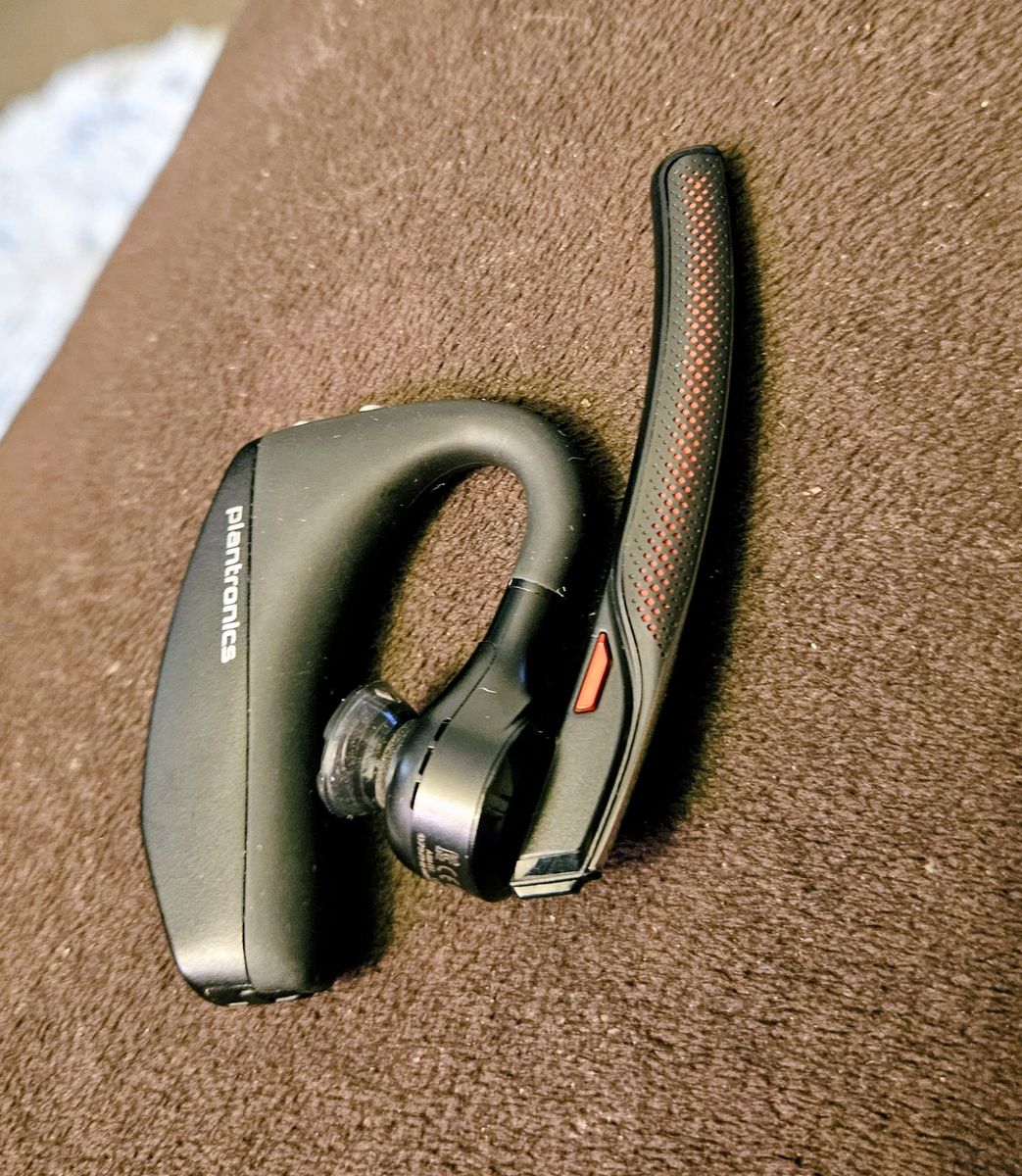 Plantronics Poly Voyager Bluetooth headset w/noise cancelling mics & charging case