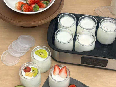New in box Yogurt Maker Machine with 8 Jars