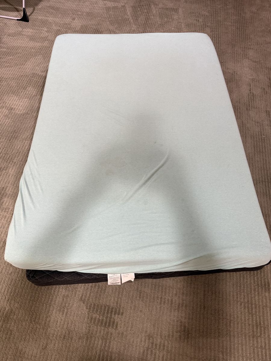 2 Full Size Beds + Memory Foam Mattresses – Lightly Used