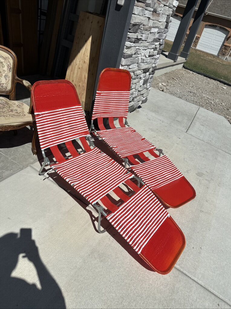 Vintage Red Folding Beach Lawn Pool Chairs