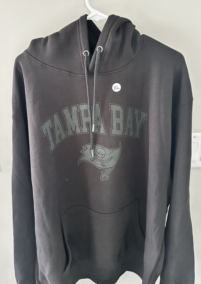 Tampa Bay Buccaneers FOCO Blackout Hoodie – Size XL