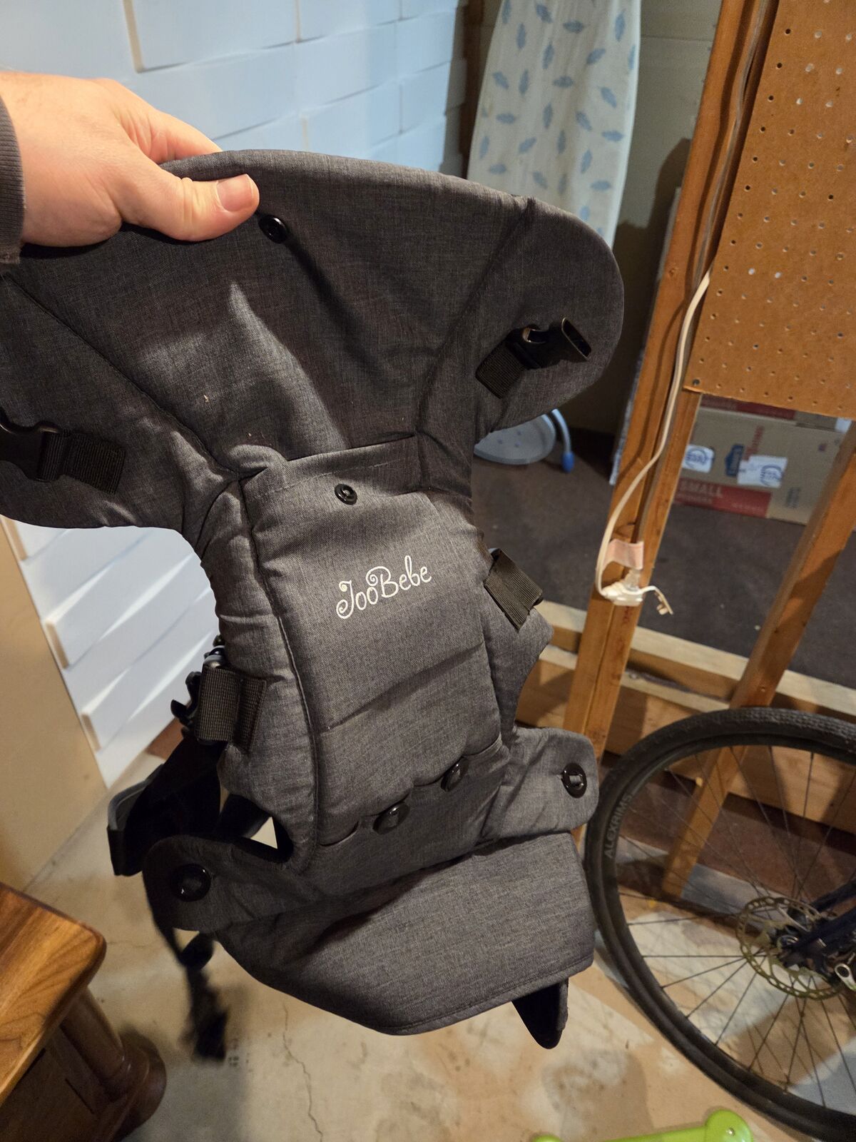 Baby carrier open to negotiate