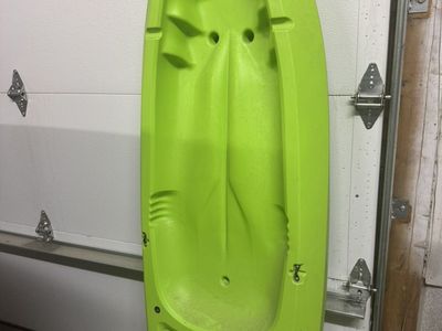 Lifetime Youth kayak with paddle