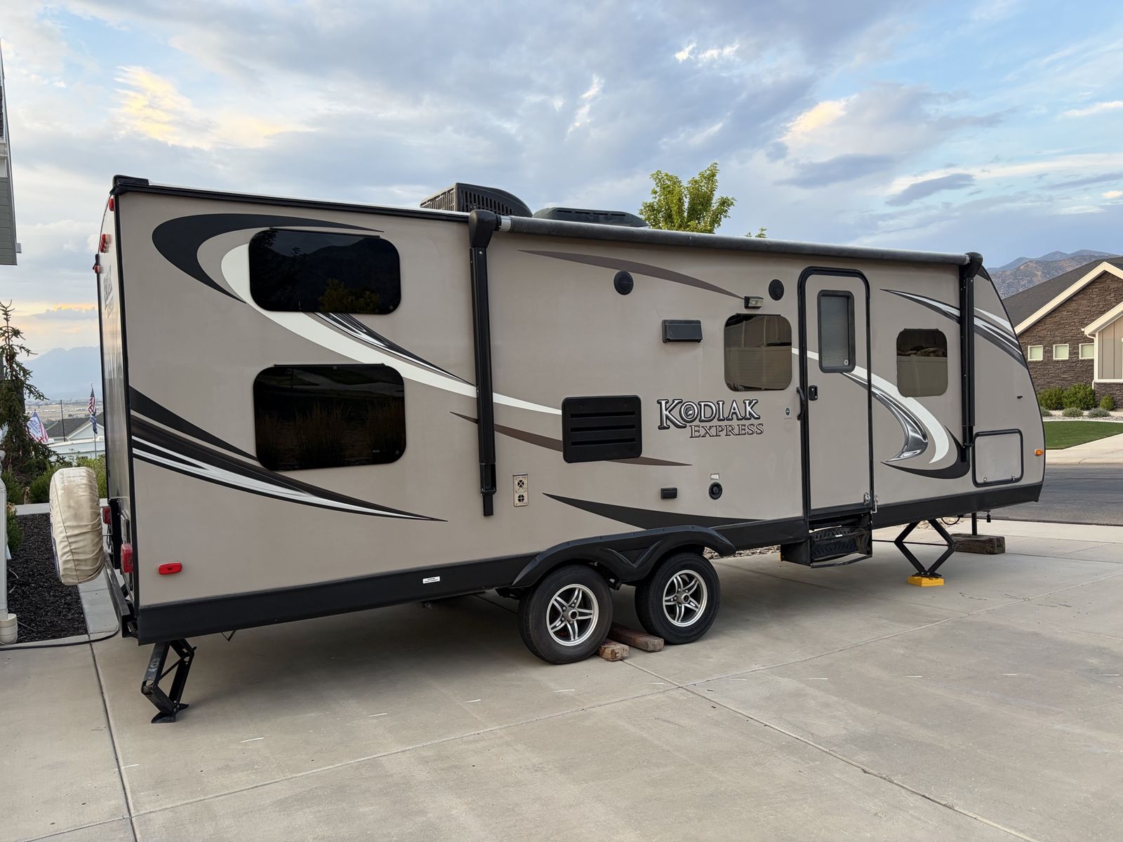 2015 Kodiak Express by Dutchmen