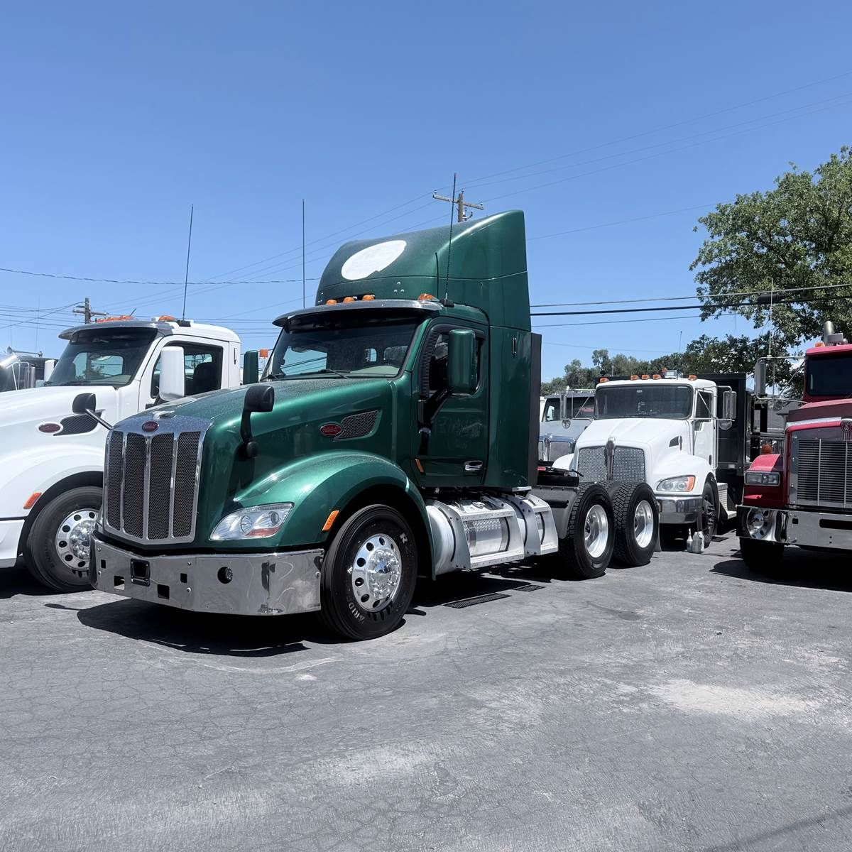 2018 Peterbilt 579 Day Cab Truck
